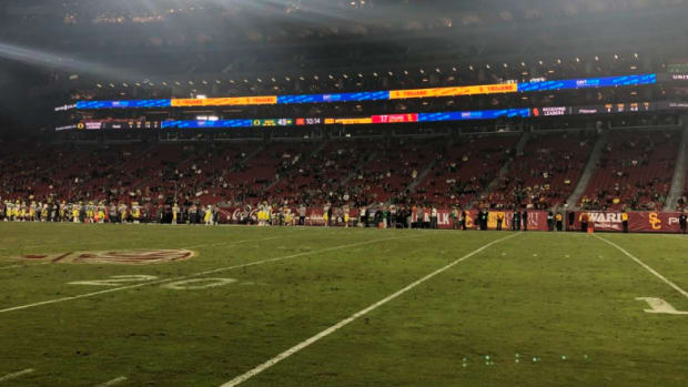 COLISEUM.CROWD.OREGON.2019